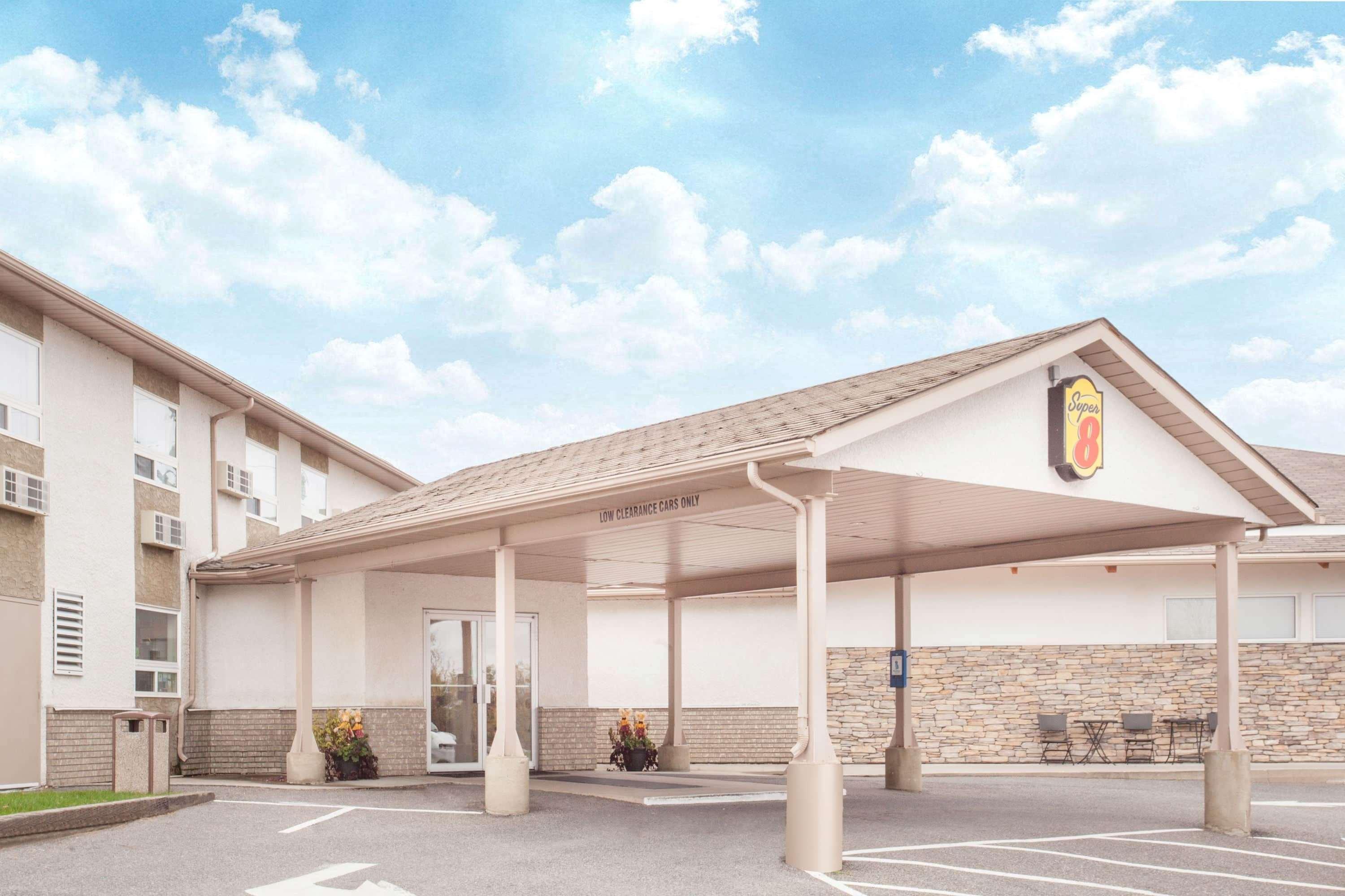 Hotel Super 8 By Wyndham Kenora Exterior foto