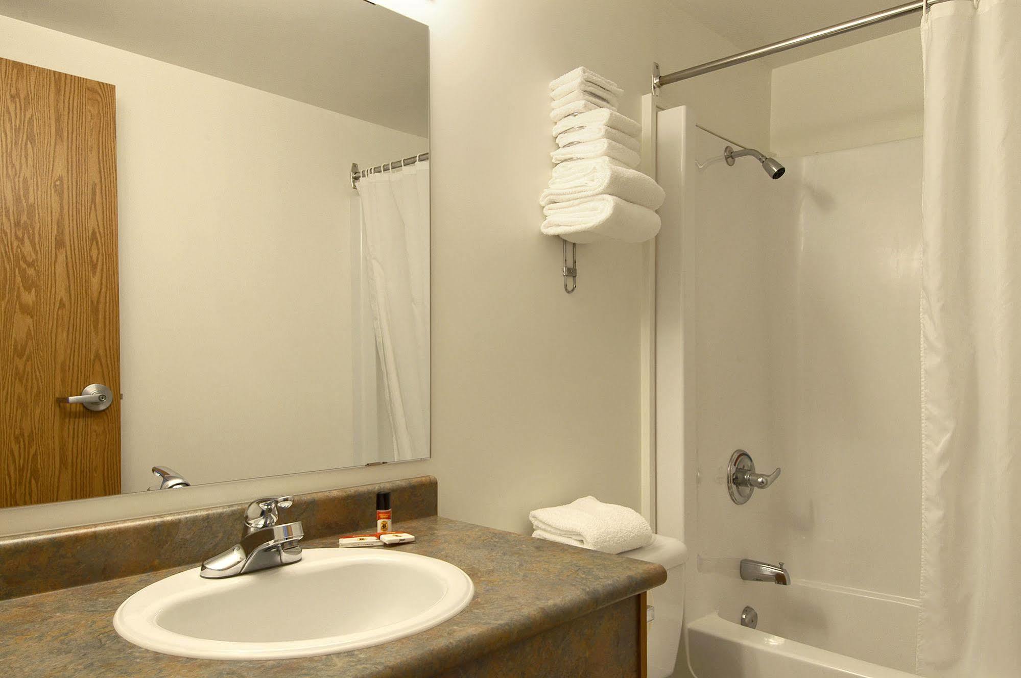 Hotel Super 8 By Wyndham Kenora Habitación foto