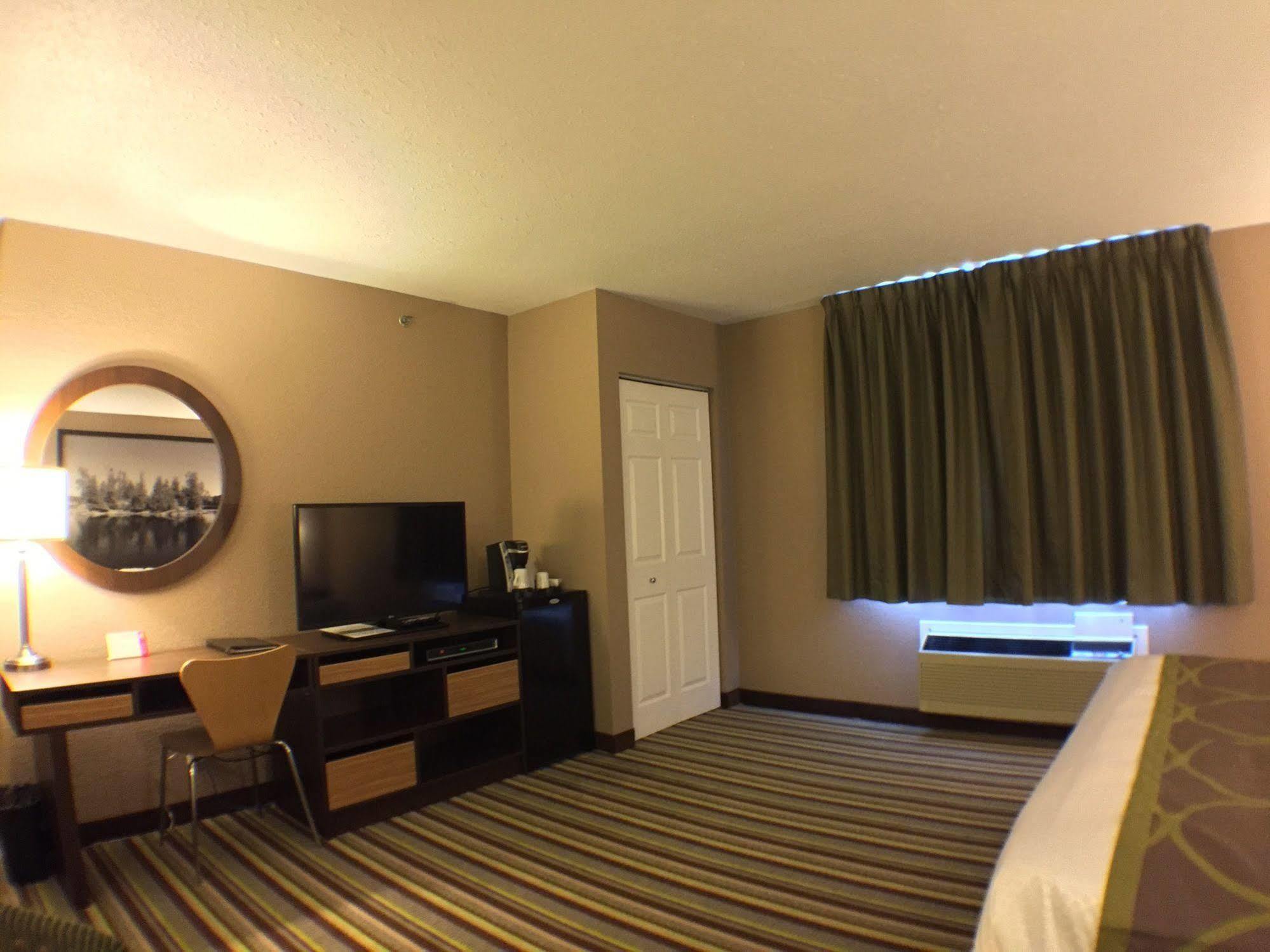 Hotel Super 8 By Wyndham Kenora Exterior foto